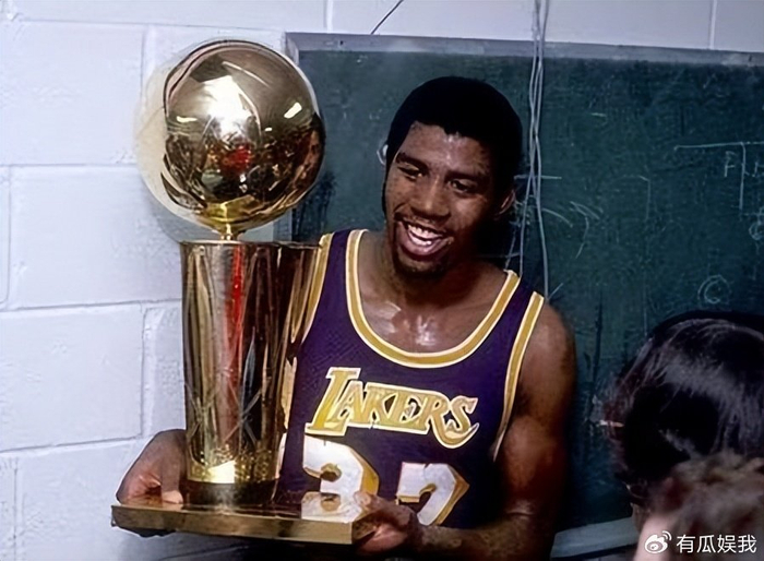 世界杯官方直播软件下载-NBA史上最具含金量的10个FMVP：乔丹两次上榜，11年诺天王第三！|奥尼尔|总决赛|德克·诺维茨基|系列赛|魔术师_新浪体育_新浪新闻